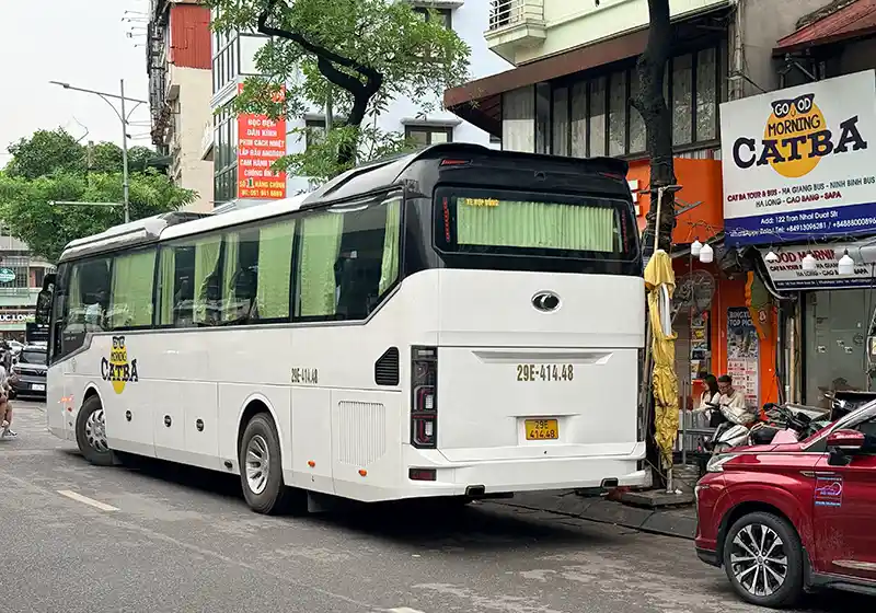 Xe khách du lịch đi Cát Bà